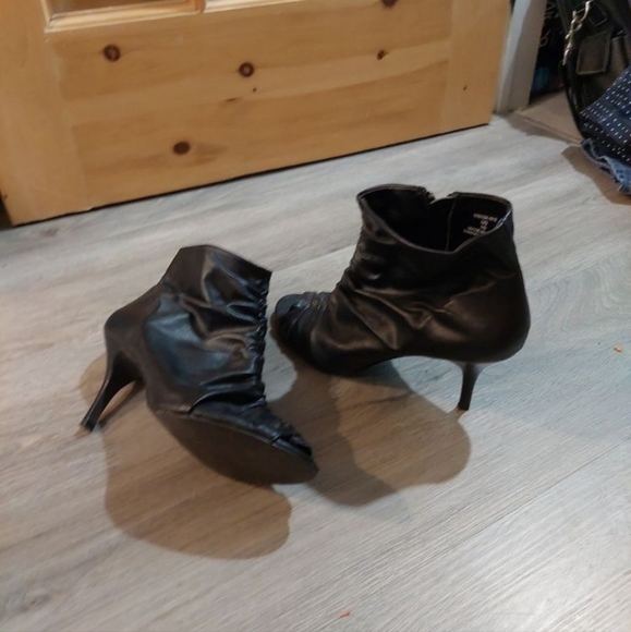 Open toe boots - Picture 2 of 2